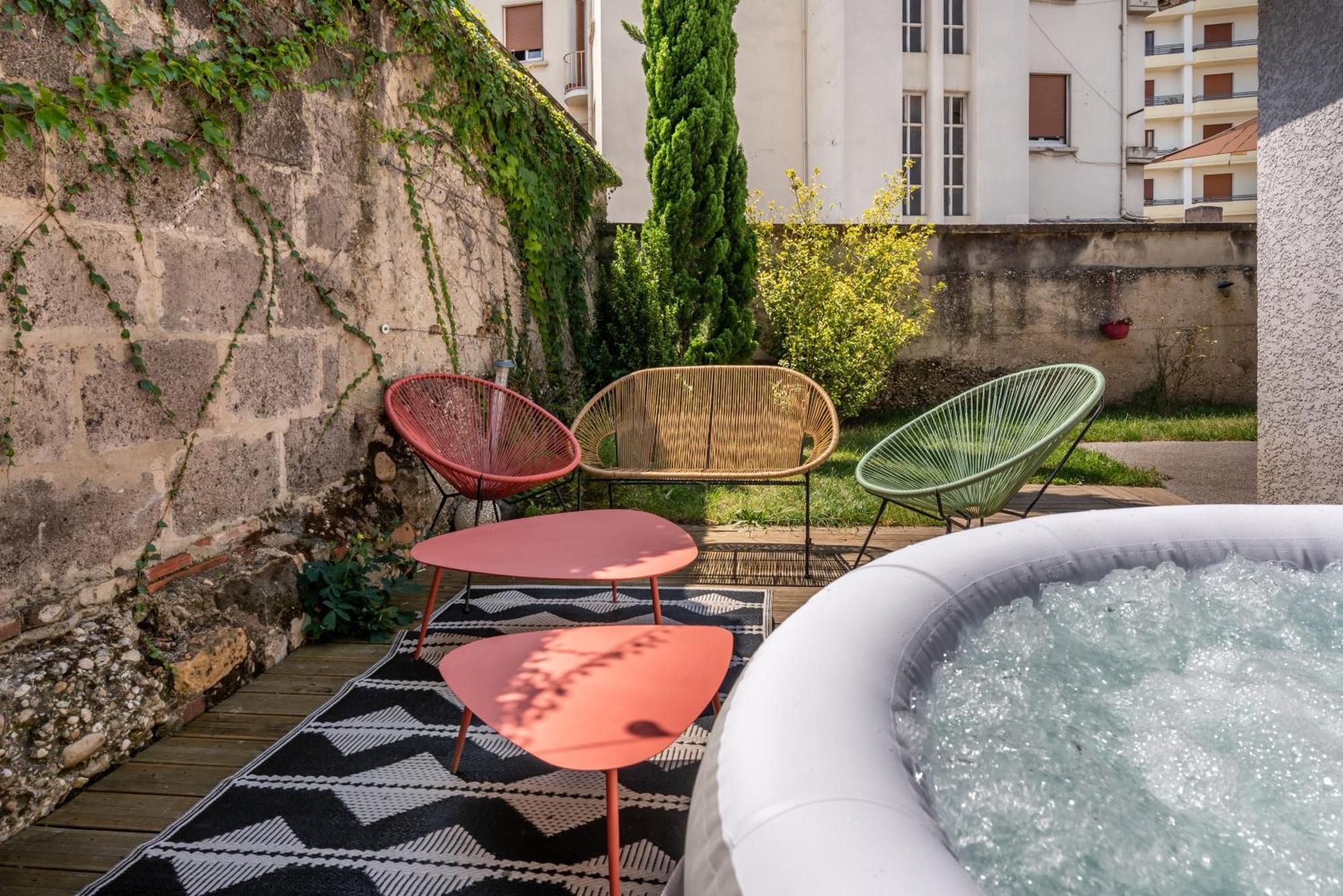 La Villa Sassolini Avec Jacuzzi Лион Экстерьер фото